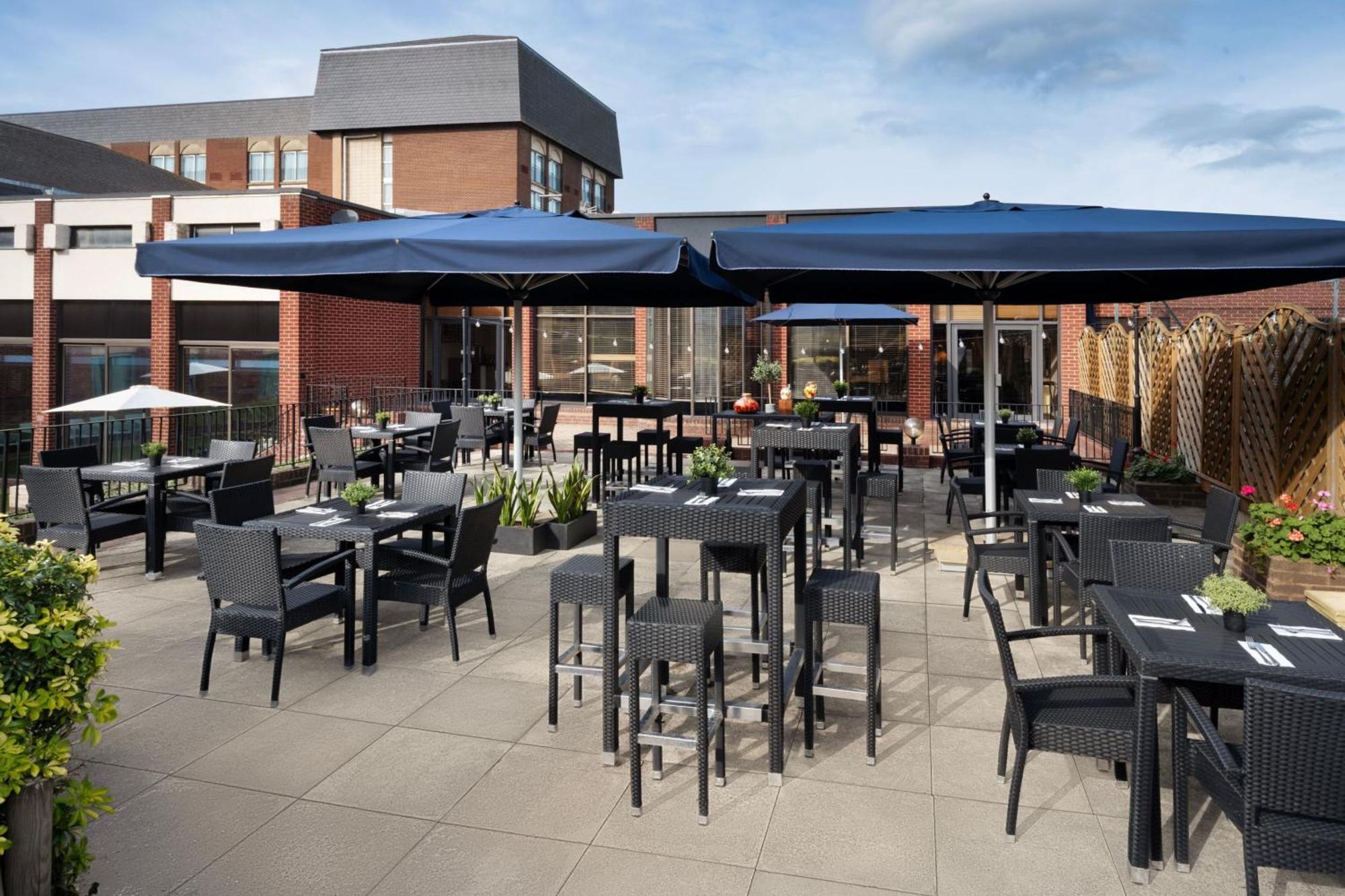 Delta Hotels By Marriott Heathrow Windsor Exterior photo